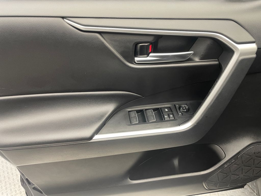 2023 Toyota RAV4 XLE 9