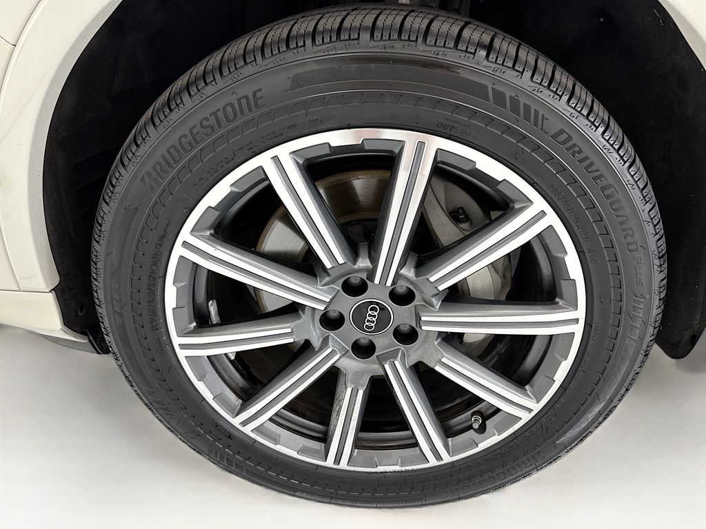 Thumbnail: 2023 Audi Q7 - 30