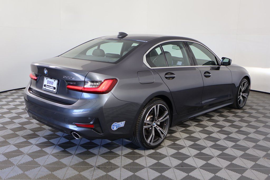 Thumbnail: 2021 BMW 3 Series - 4