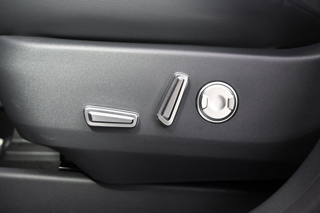 New 2026 Black Lincoln Premiere image 14