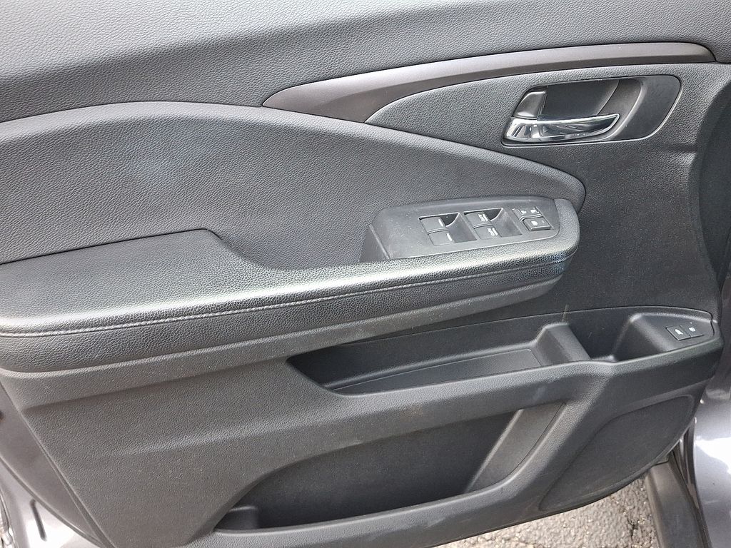 Thumbnail: 2016 Honda Pilot - 13