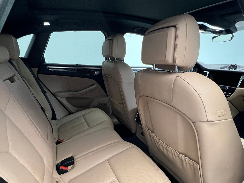 2022 Porsche Macan S 16