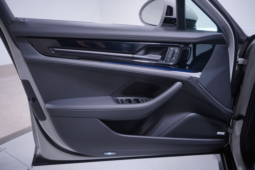 Thumbnail: 2025 Porsche Panamera - 15