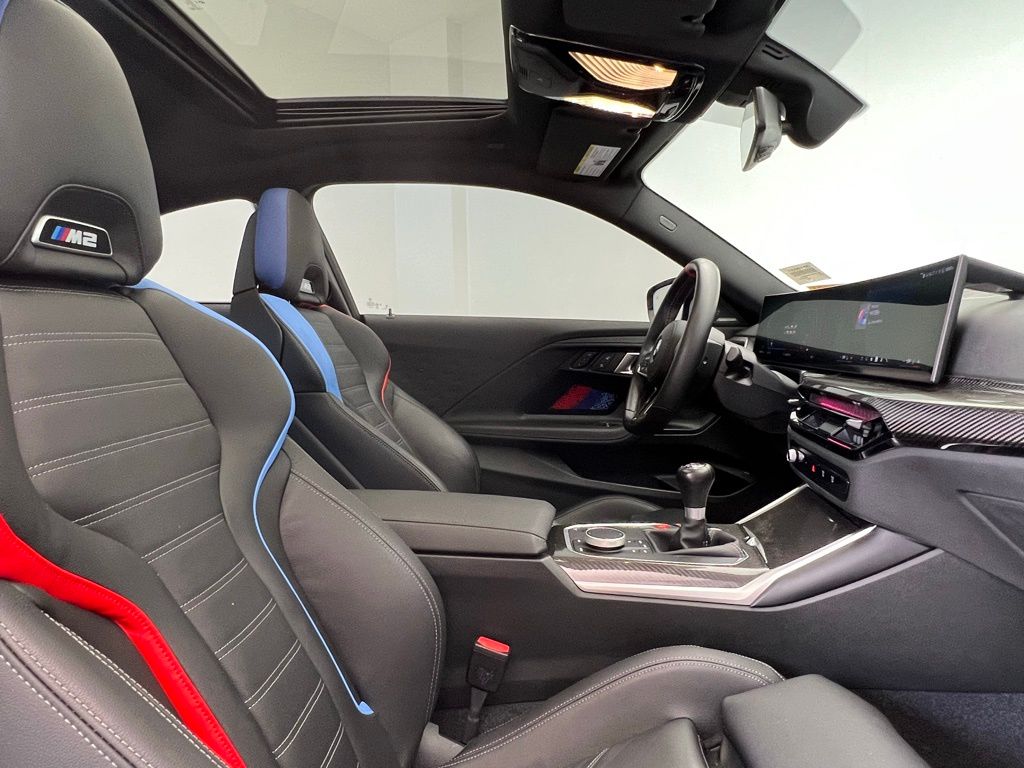 Thumbnail: 2025 BMW M2 - 6