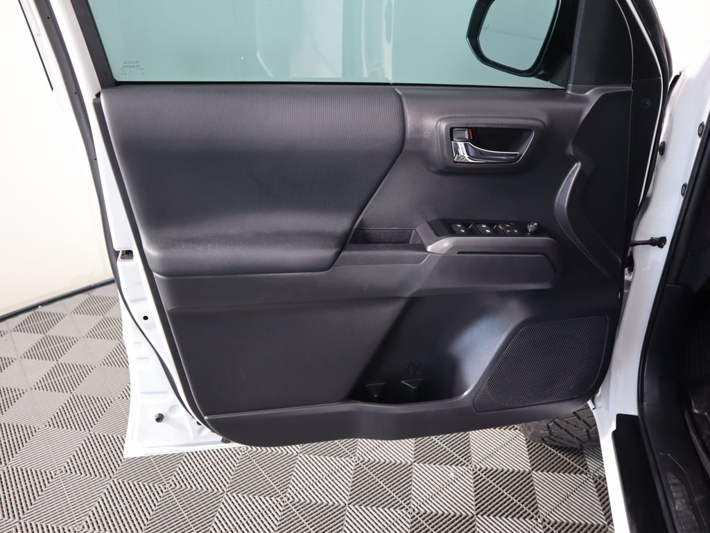 Thumbnail: 2023 Toyota Tacoma - 25