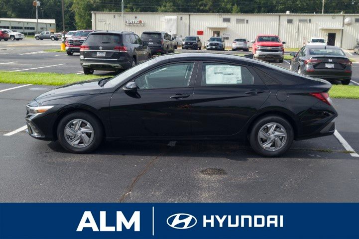 New 2026 Black Hyundai SE image 10