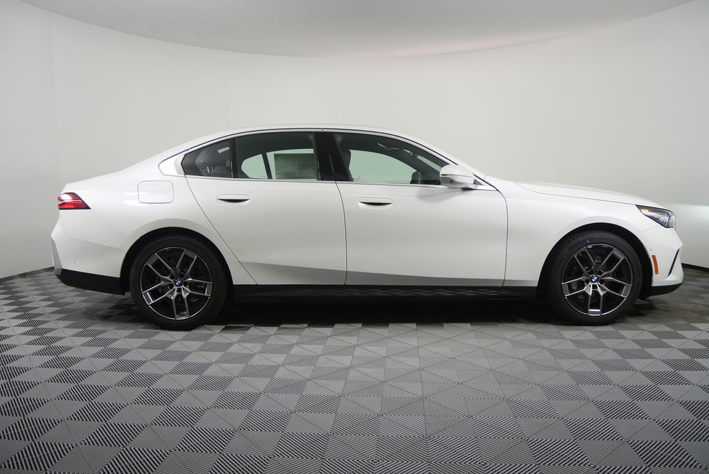 Thumbnail: 2026 BMW 5 Series - 2