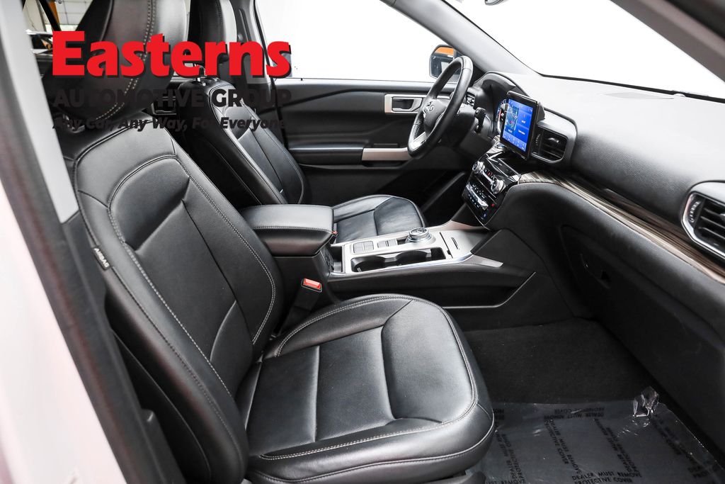 Used 2023 White Ford Limited image 24