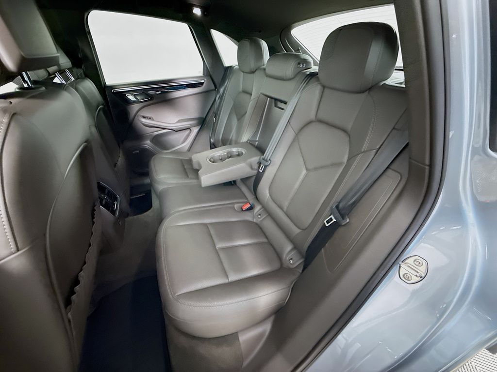 Thumbnail: 2020 Porsche Macan - 26