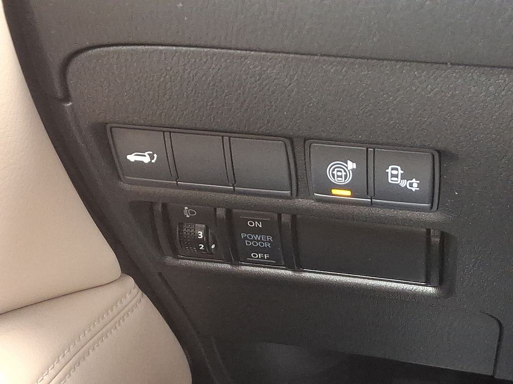 2017 Nissan Armada Platinum Edition 25