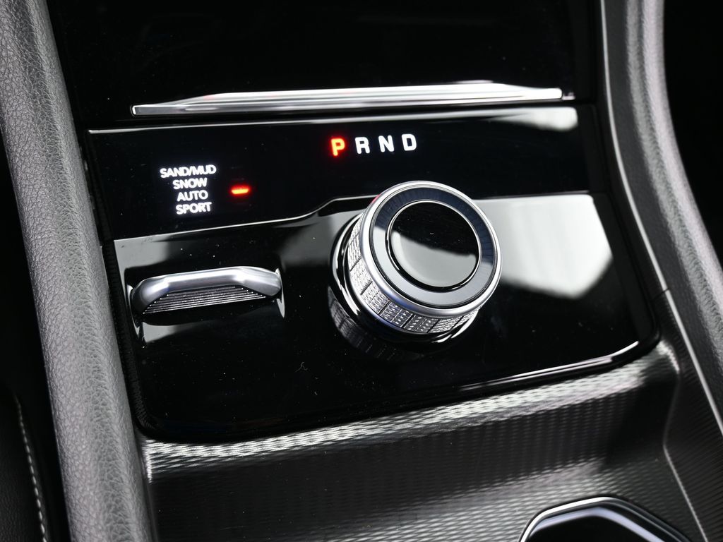 Used 2024 Midnight Sky Jeep Limited image 27