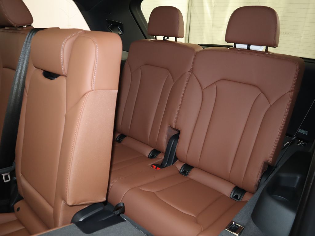 2025 Audi Q7  25