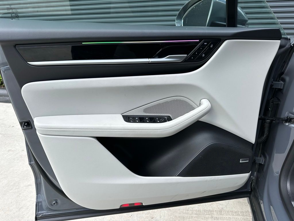 Thumbnail: 2025 Porsche Macan - 18