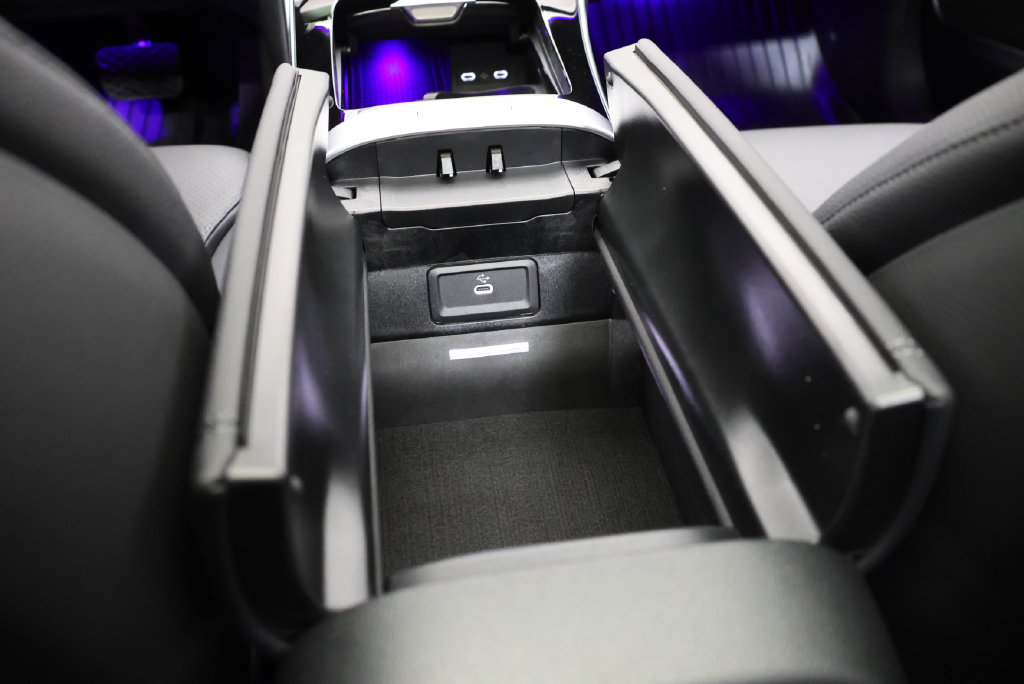 Thumbnail: 2026 Mercedes-Benz C-Class - 29