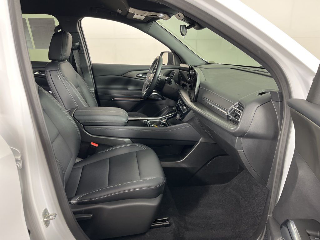 Thumbnail: 2025 Chevrolet Traverse - 5