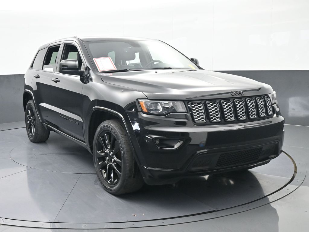 Used 2020 Diamond Black Crystal Pearlcoat Jeep Altitude image 9