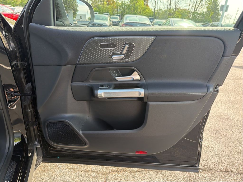 Thumbnail: 2025 Mercedes-Benz GLB - 25