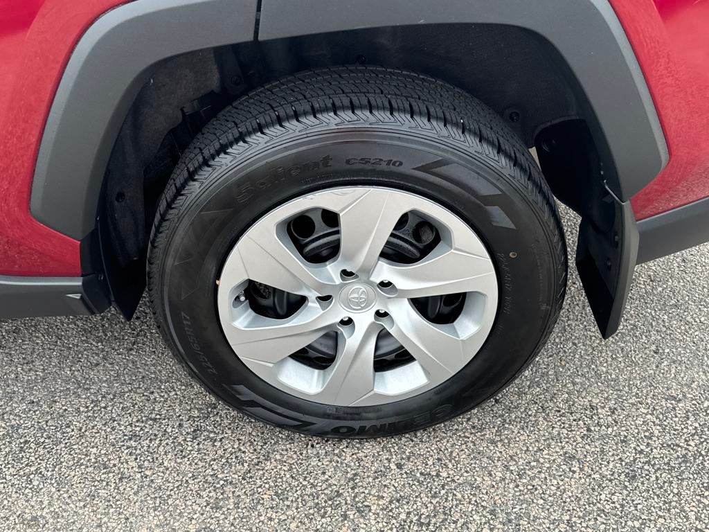 2022 Toyota RAV4 LE photo 35