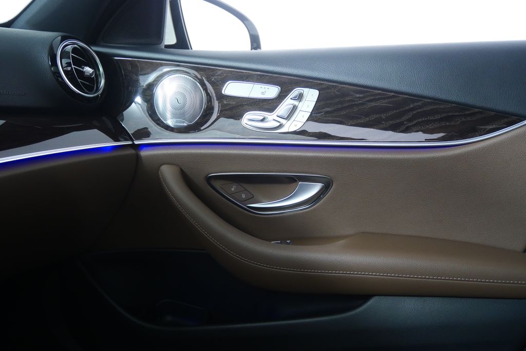 Thumbnail: 2019 Mercedes-Benz E-Class - 26