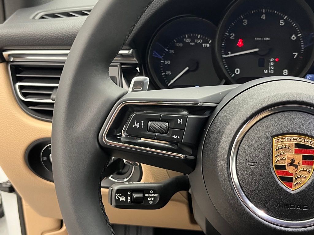 Thumbnail: 2025 Porsche Macan - 13
