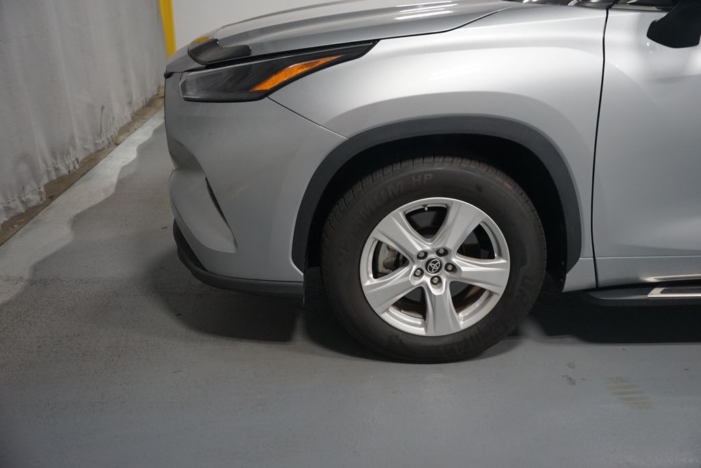 Thumbnail: 2023 Toyota Highlander - 5
