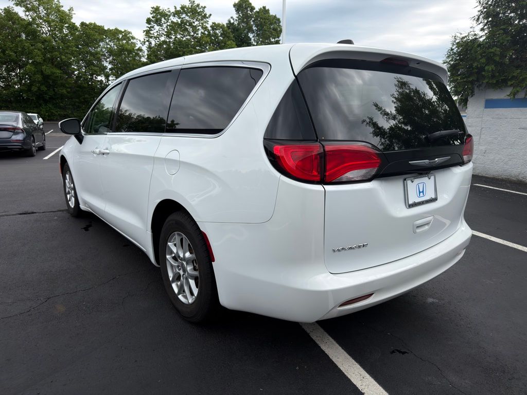 Thumbnail: 2022 Chrysler Voyager - 3