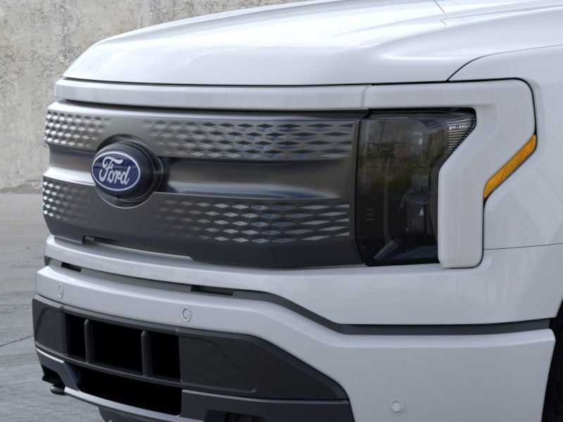 2024 Ford F-150 Lightning Flash 18