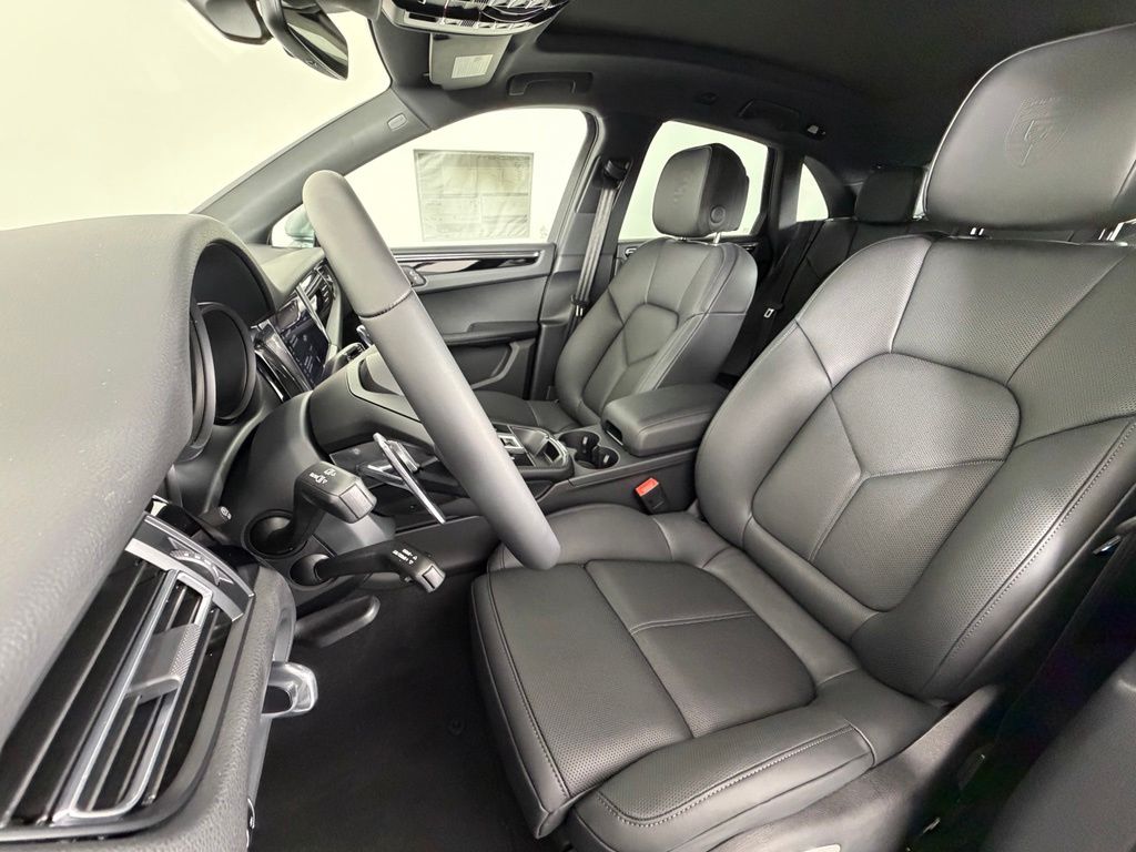 Thumbnail: 2026 Porsche Macan - 5