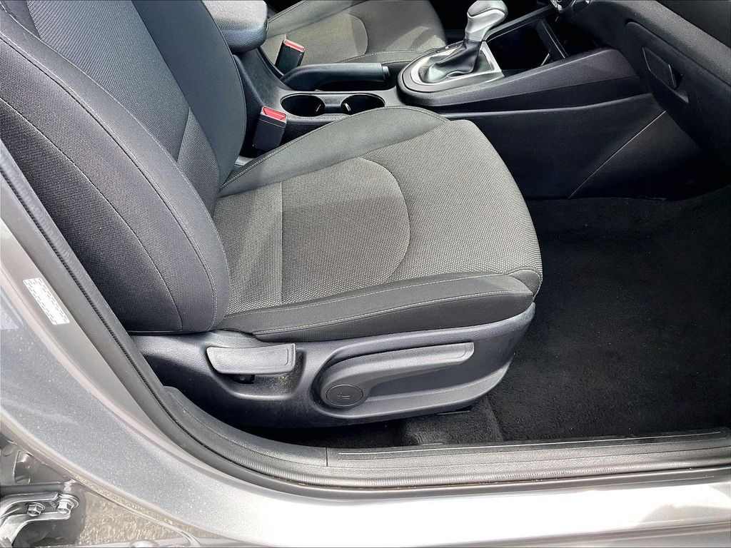 2024 Kia Forte — photo 32