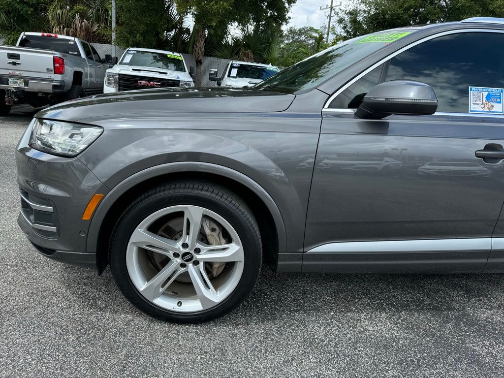 2019 Audi Q7  11