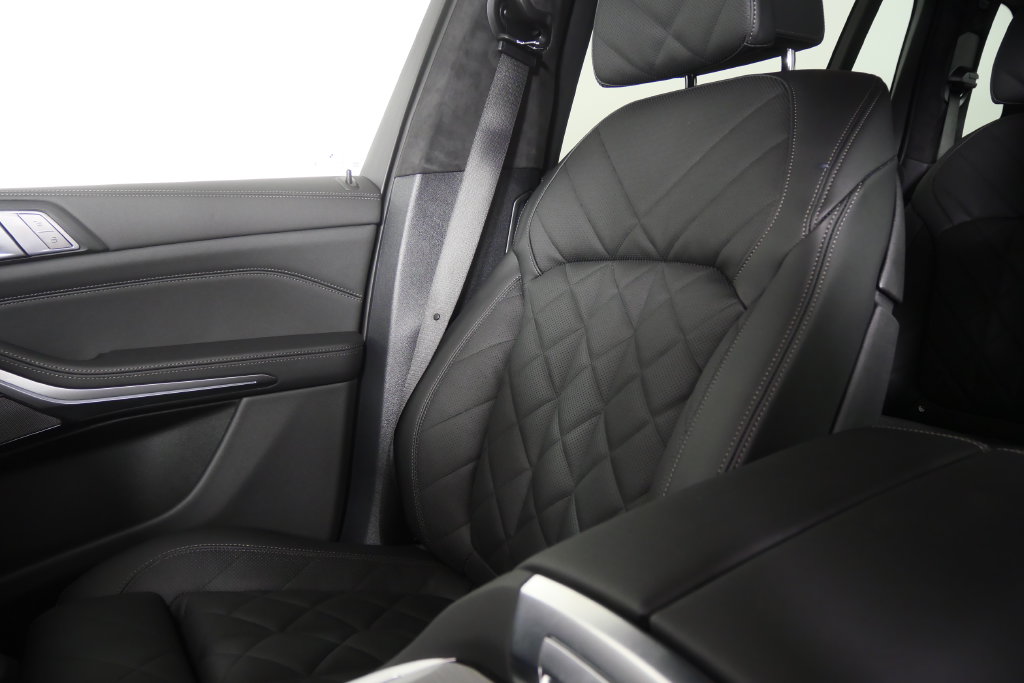 Thumbnail: 2027 BMW X7 - 25