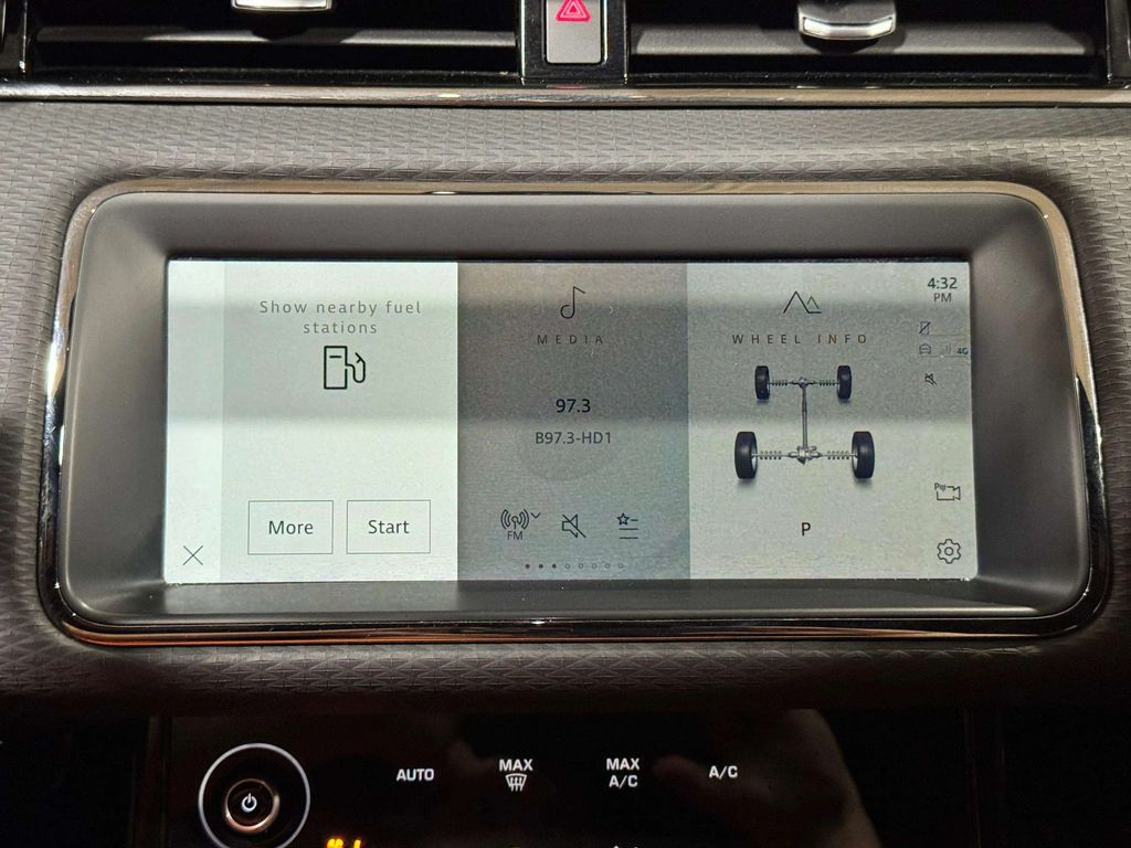 Used 2022 Santorini Black Metallic Land Rover Dynamic image 6