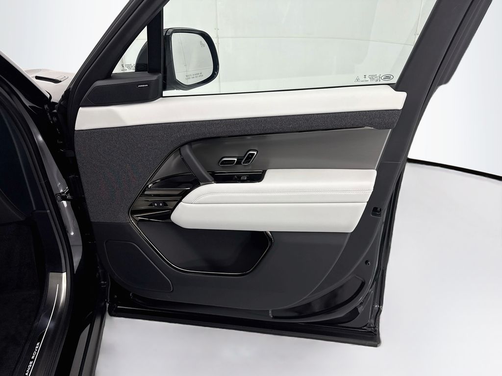 Thumbnail: 2026 Land Rover Range Rover Sport - 24