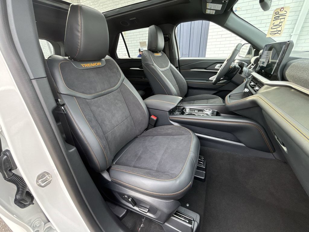 New 2026 Star White Metallic Tri-Coat Ford Tremor® image 28