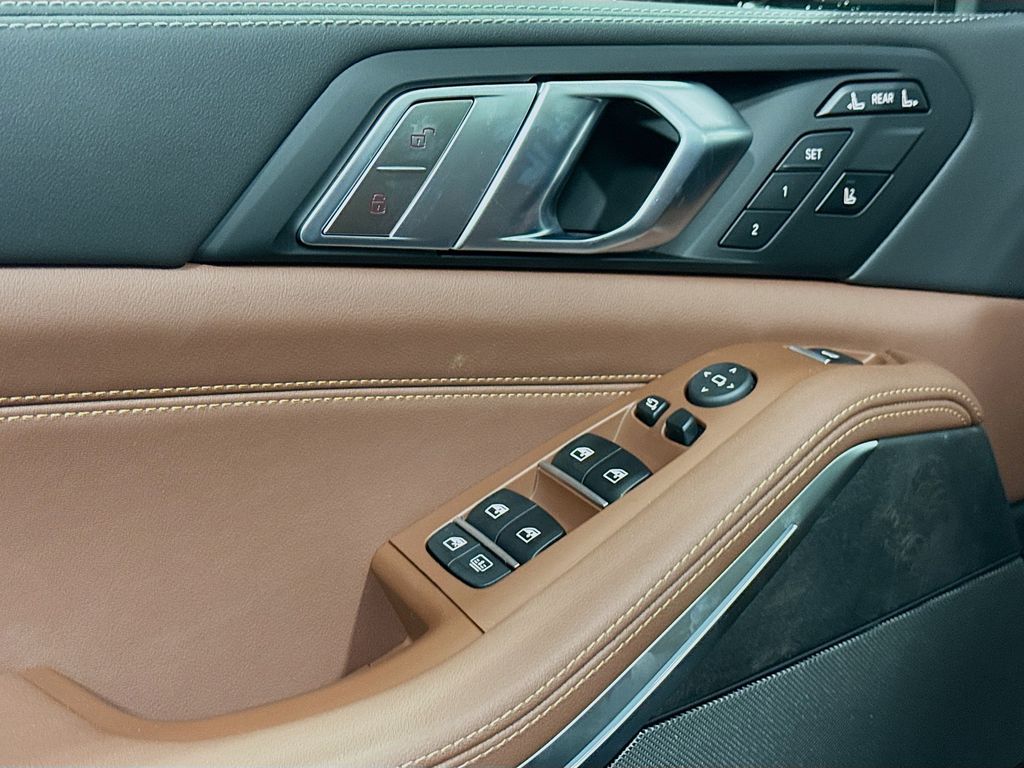 Thumbnail: 2027 BMW X7 - 3