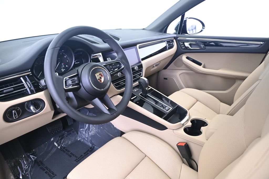 Thumbnail: 2025 Porsche Macan - 4