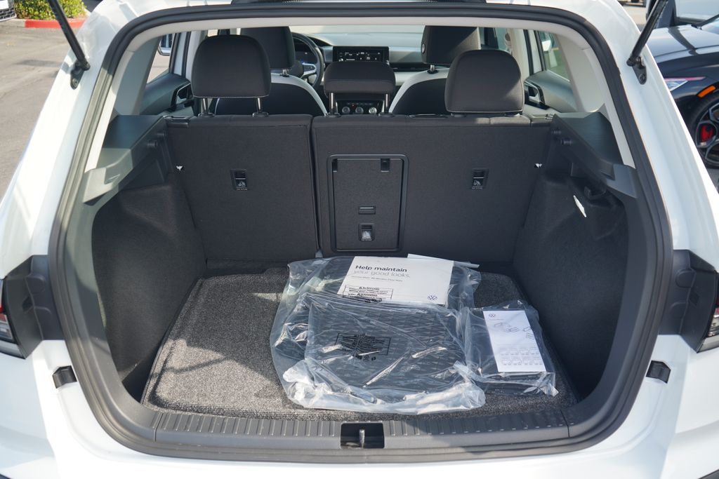 Thumbnail: 2025 Volkswagen Taos - 11