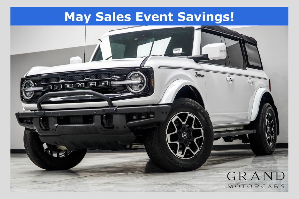 Oxford White 2023 Ford Bronco Outer Banks Advanced 4-Door 4WD SUV / Crossover Four-Wheel Drive Automatic
