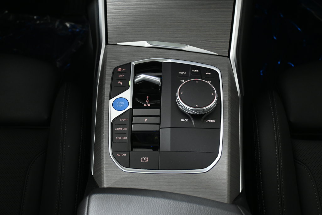 Thumbnail: 2025 BMW i4 - 24