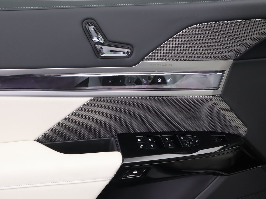 Thumbnail: 2026 BMW i7 - 24