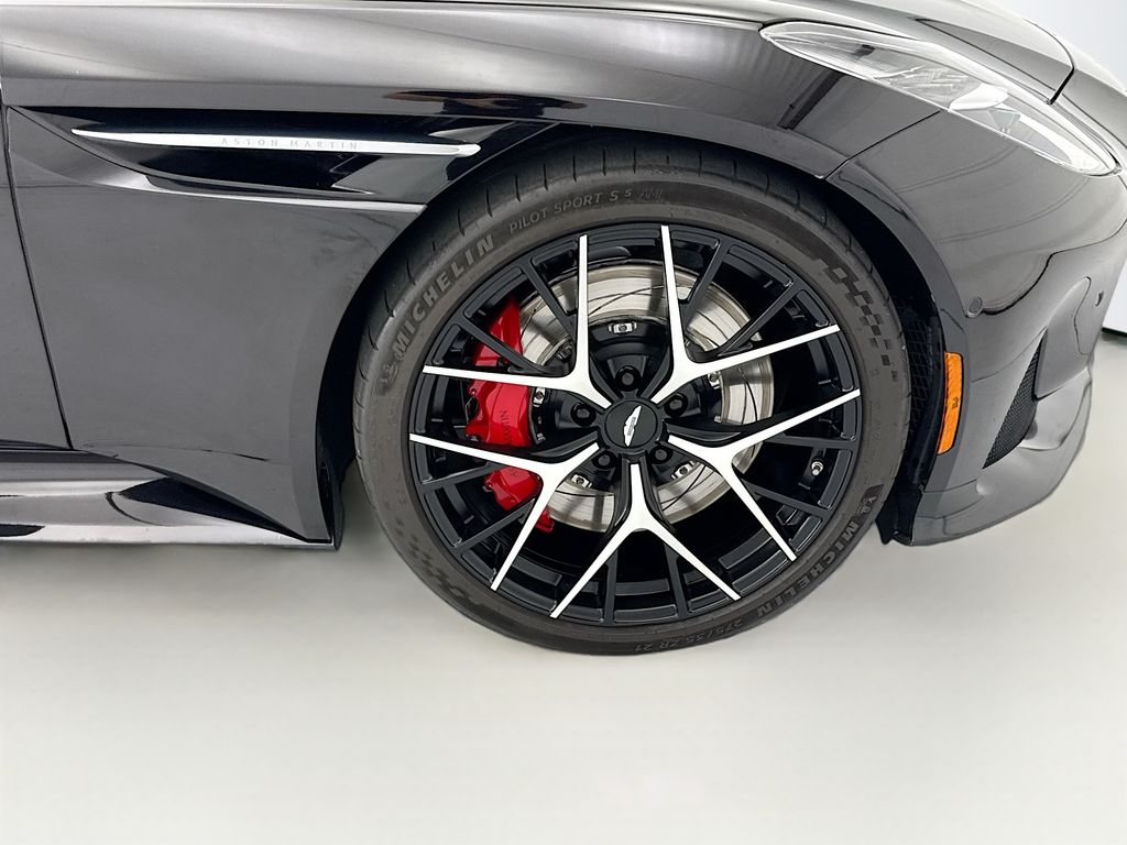 2025 Aston Martin DB12 Base - Photo 29