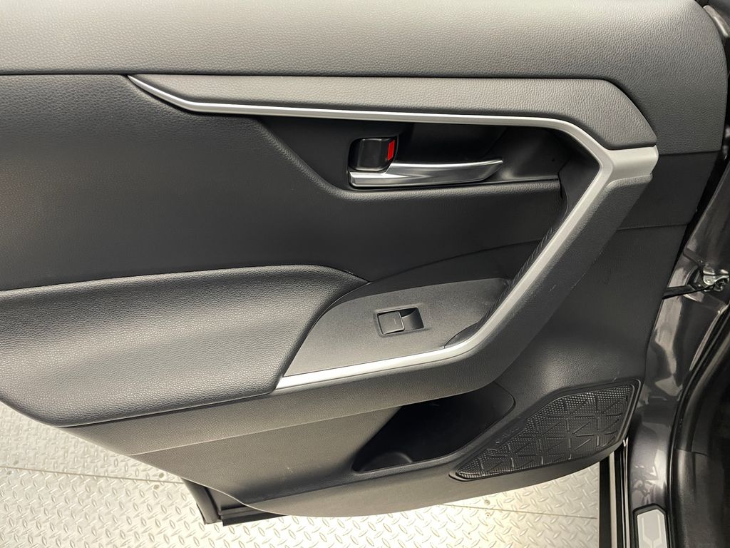 Thumbnail: 2024 Toyota RAV4 - 32