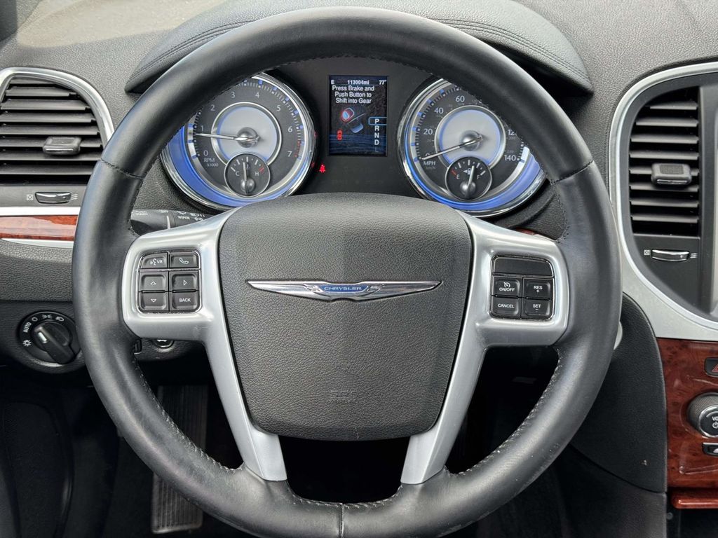 2013 Chrysler 300 Base - Photo 18