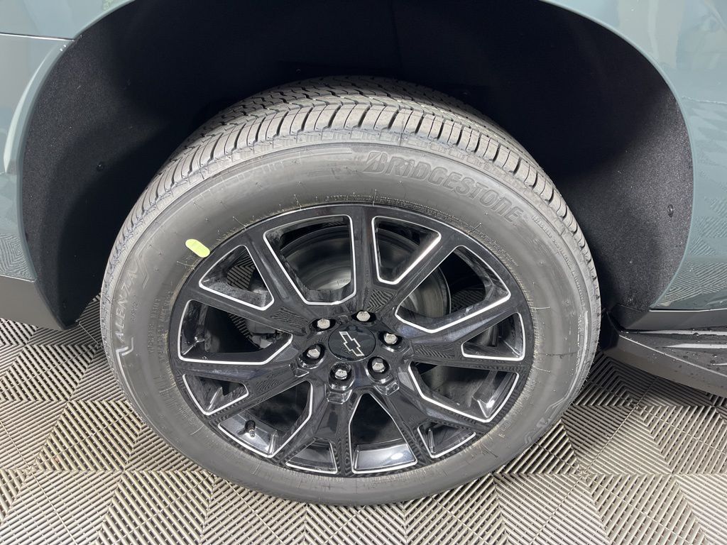 Thumbnail: 2026 Chevrolet Suburban - 17