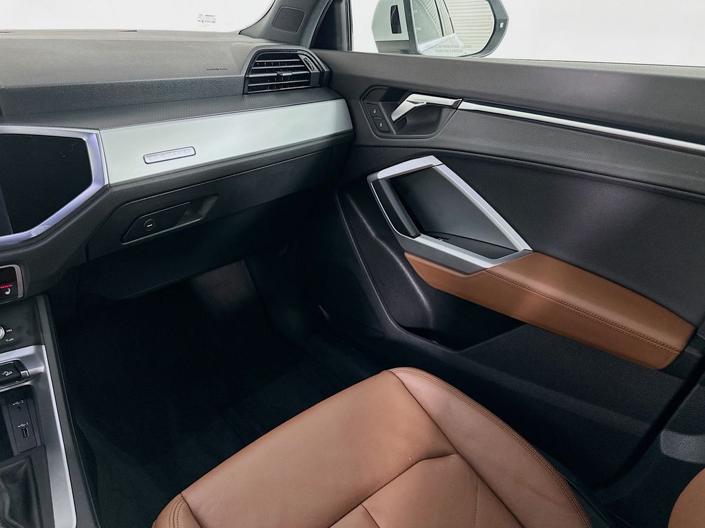 Thumbnail: 2020 Audi Q3 - 23