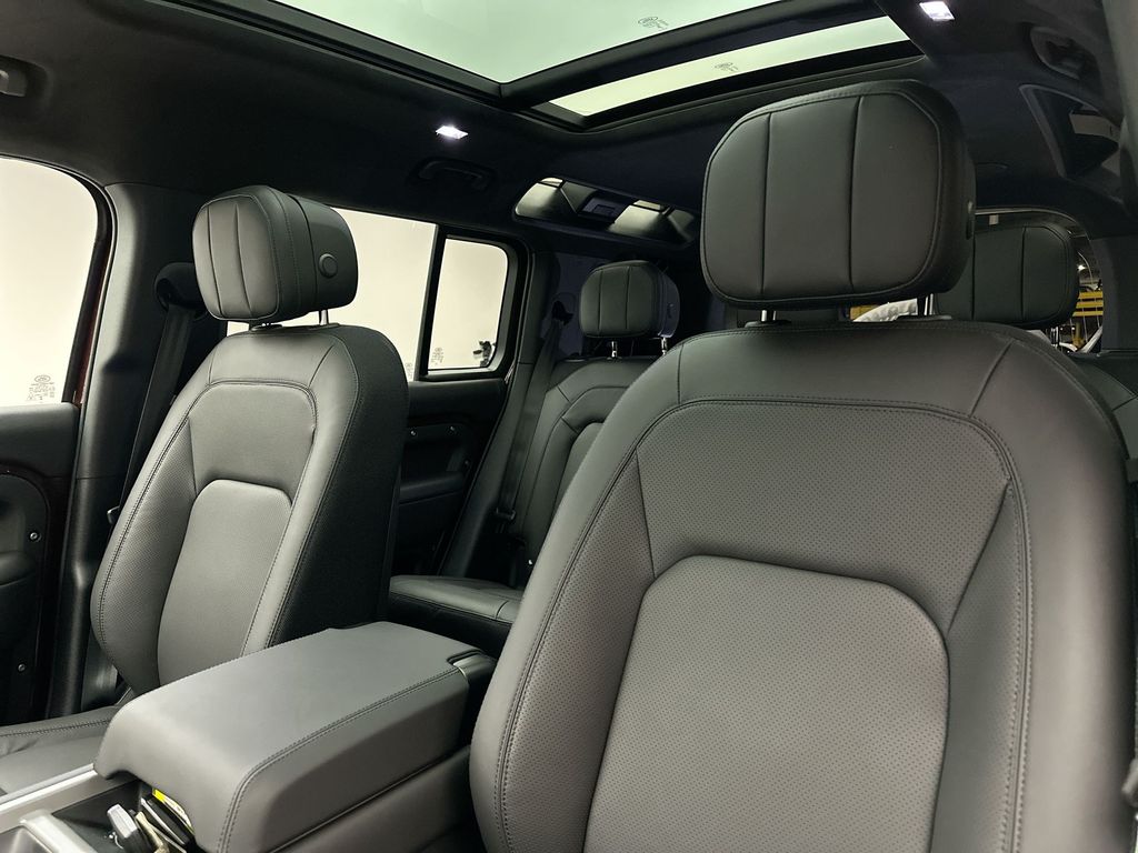 2025 Land Rover Defender 110 9