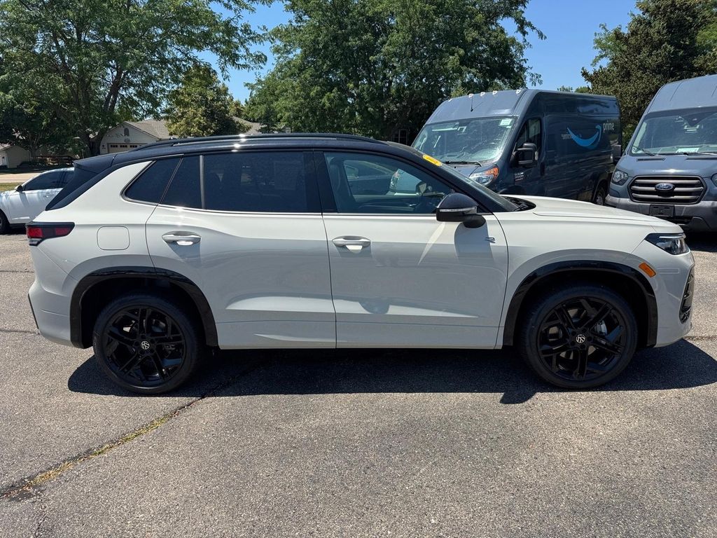 New 2026 Sandstone w/Deep Black Roof Volkswagen 2.0T SE R-Line Black image 2