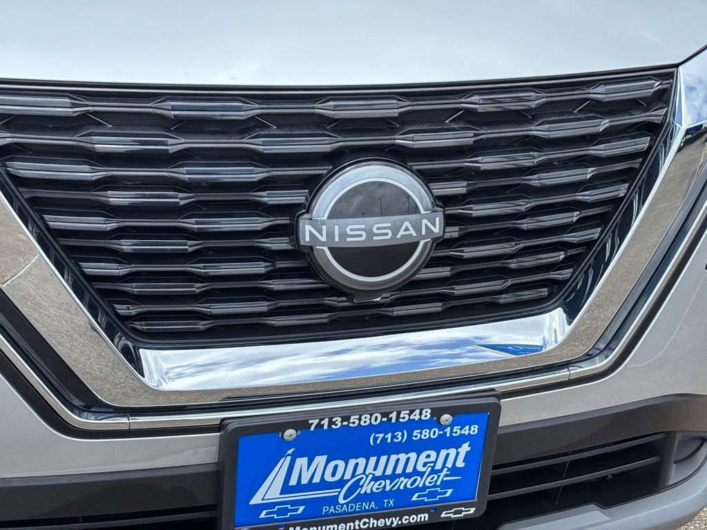 2023 Nissan Rogue SV - 3