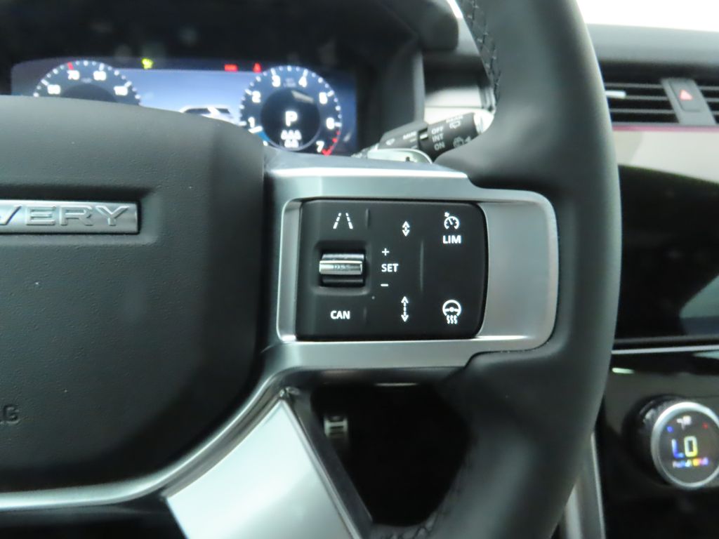 Thumbnail: 2024 Land Rover Discovery - 12