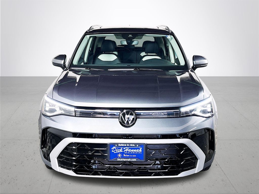 2025 Volkswagen Taos SEL photo 3